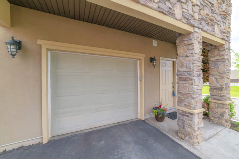 Stone veneer columns